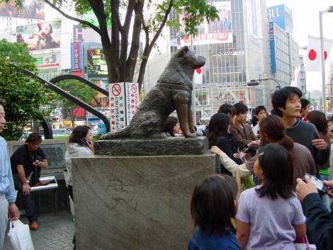tuturlatoitur's tweet photo. @Gojiractrobien La statue en question https://t.co/E8Wf0O1Ior