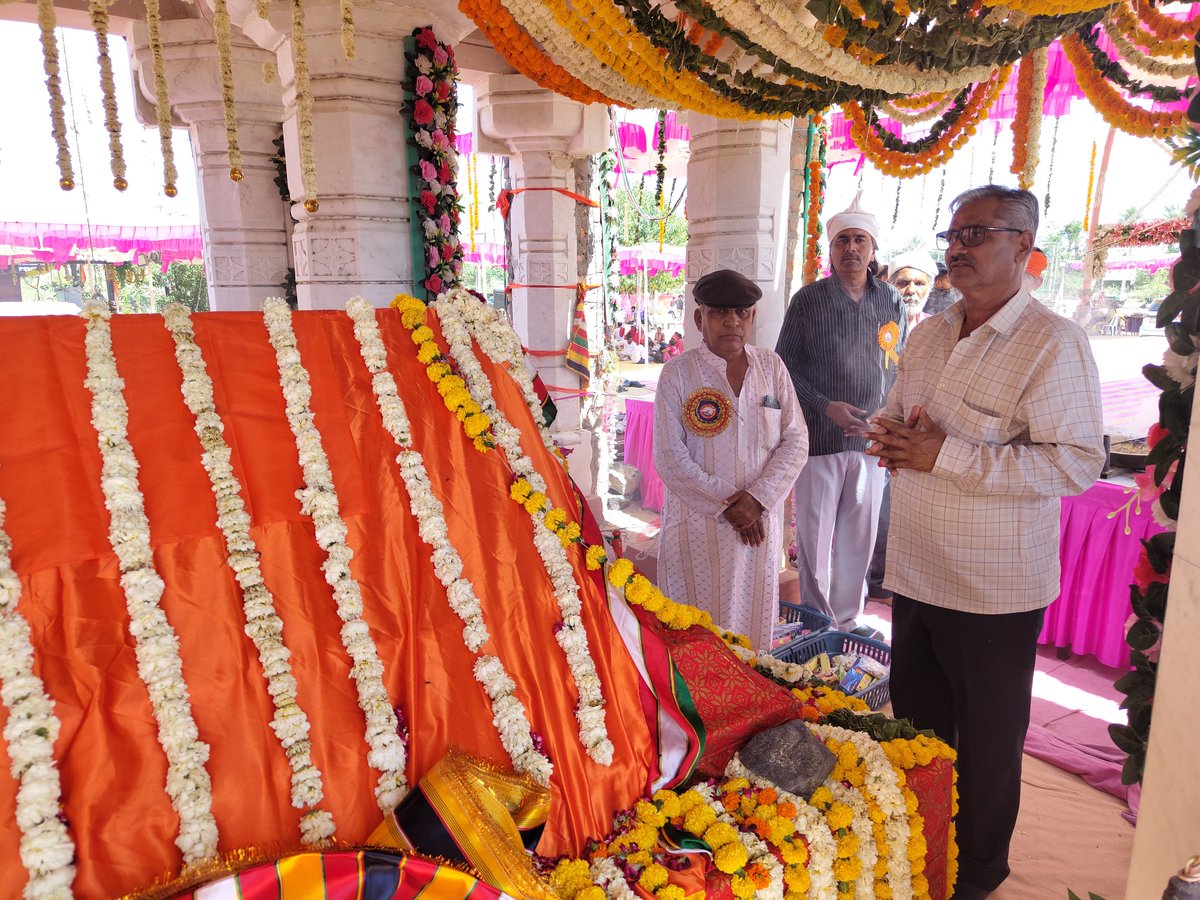pmjadejamla's tweet photo. ખંભરા (તા-અંજાર) ખાતે પરમ પૂજ્ય શ્રી વેલજી મતીયાદેવ દાદા મંદિરે વાર્ષિક મેળો પ્રસંગે ઉપસ્થિત રહી દાદાના દર્શન કર્યા.
#ActiveMLAPMJadeja #mlaabdasa #PMJADEJA #BJPGujarat #matiyadev #veljimatiyadev https://t.co/8bfOREm1z8
