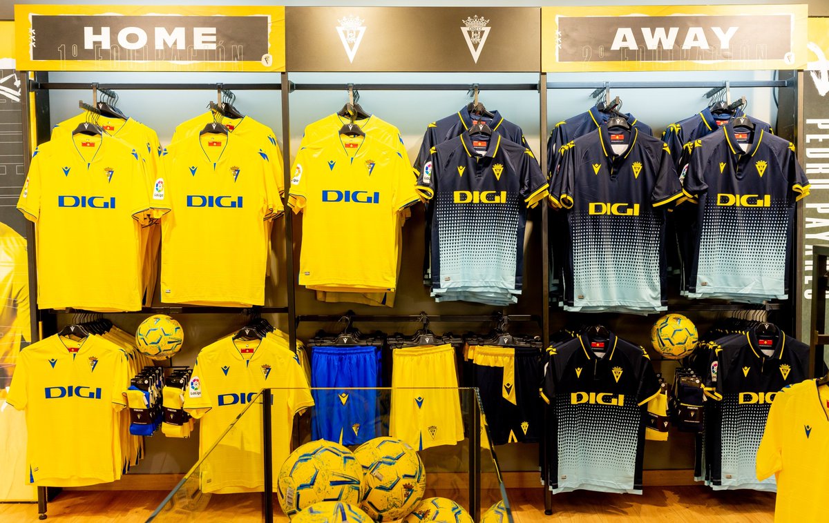 🤔 Udah pada pada beli Baju Lebaran belom?!

😃 Klo belom siap-siap Ikutan Giveaway Origilan Jersey Exclusive Cádiz CF aja nih, siapa yang mau?

💪 1000retweet &amp; 1000 Like kita mulai  Langsung bagiin ya...✨