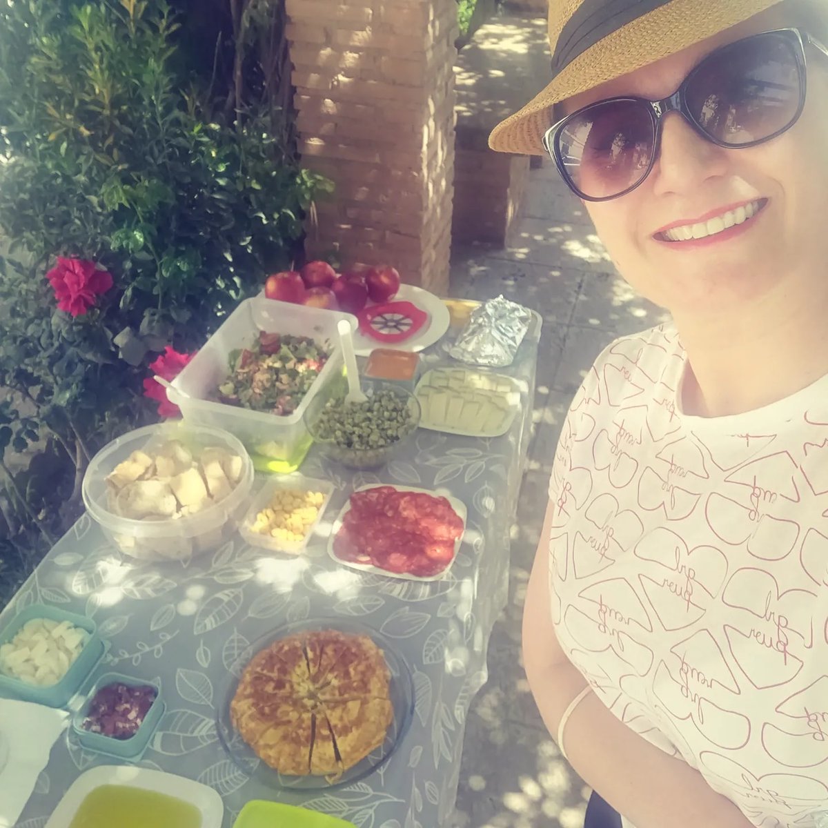"Picnic tapas" ...Making food for hungry trekking clients is such a pleasure. A shout out to the agency for putting me in touch with them and thank you to the hikers...they ate EVERYTHING! 
#picnicfood #spanishfood #outdooreating