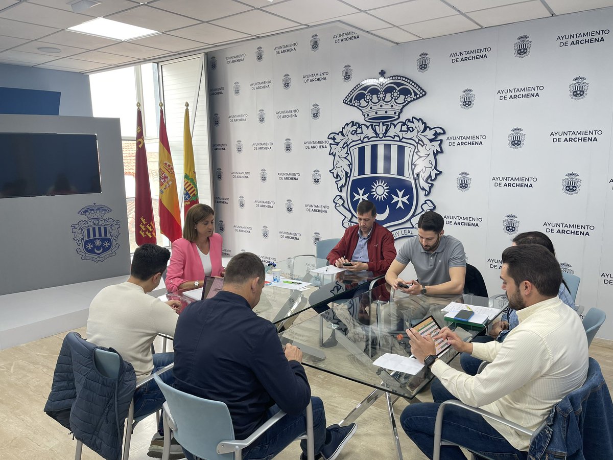 Patriciaflopez's tweet photo. 👥💻Reunión para analizar el importante 𝐢𝐦𝐩𝐚𝐜𝐭𝐨 de la 🅂🄴🄼🄰🄽🄰 🅂🄰🄽🅃🄰.
Mi ᴇɴʜᴏʀᴀʙᴜᴇɴᴀ al Cabildo Superior de Cofradías,nazarenos y bandas de música que han participado, organizando la Semana Santa más participativa de los últimos años".

#Cultura 
#Tradición https://t.co/HK80Jxp4kz