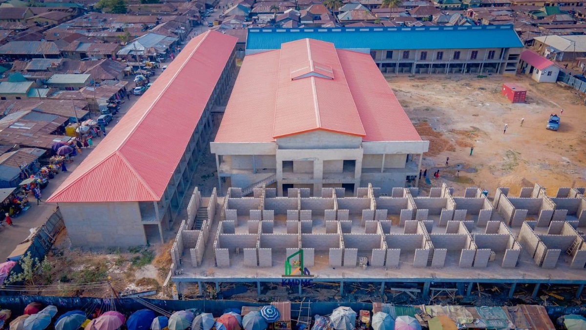 Ravevebalagoro1's tweet photo. PROJECT UPDATE: Barnawa Market
Location: Kaduna South LGA
Completion Status: 73%
#Shopsforall
In Block A, building works are ongoing and roofing is set to commence soon. Meanwhile, foundation works have commenced in block E https://t.co/H4Qsm9bzuH