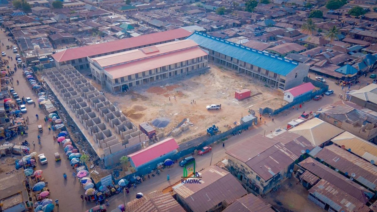 Ravevebalagoro1's tweet photo. PROJECT UPDATE: Barnawa Market
Location: Kaduna South LGA
Completion Status: 73%
#Shopsforall
In Block A, building works are ongoing and roofing is set to commence soon. Meanwhile, foundation works have commenced in block E https://t.co/H4Qsm9bzuH