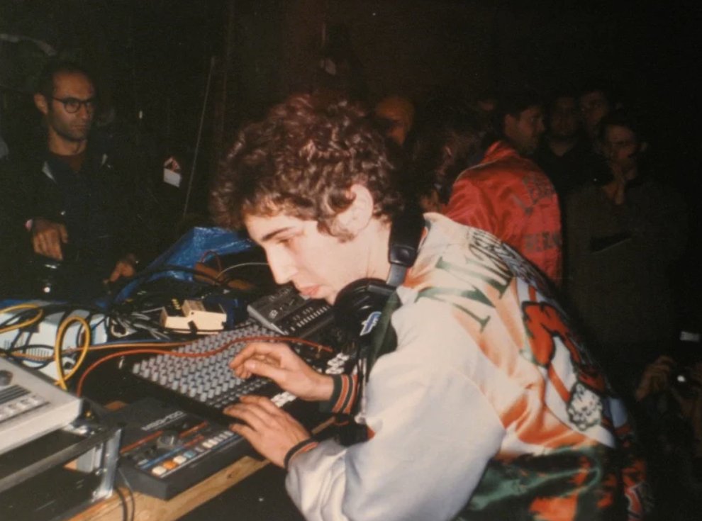 NTSlive's tweet photo. Big one tomorrow... 

6PM BST - https://t.co/UW6sG0cefO https://t.co/EHYooXmwUQ