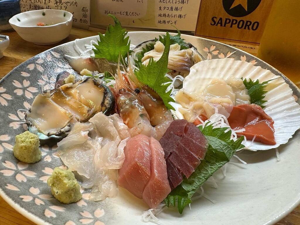 drorthoHKD's tweet photo. 久しぶりにゆっくり！
お腹空きすぎちゃん😄
.
色んなものたいらげたぁーー😍
大将も相変わらずオモロい‼️
.
覚えてくれて嬉しいのなんの🥰
また行きますw
.
.
#函館 #函館グルメ #よし庵 https://t.co/S0Zp0KcncI