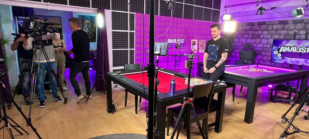 Hoy nos ha visitado <a href="/rtve/">RTVE</a> para hacer un reportaje sobre el auge de los juegos de mesa y el canal. Os avisamos cuando esté ¡Que ganas!