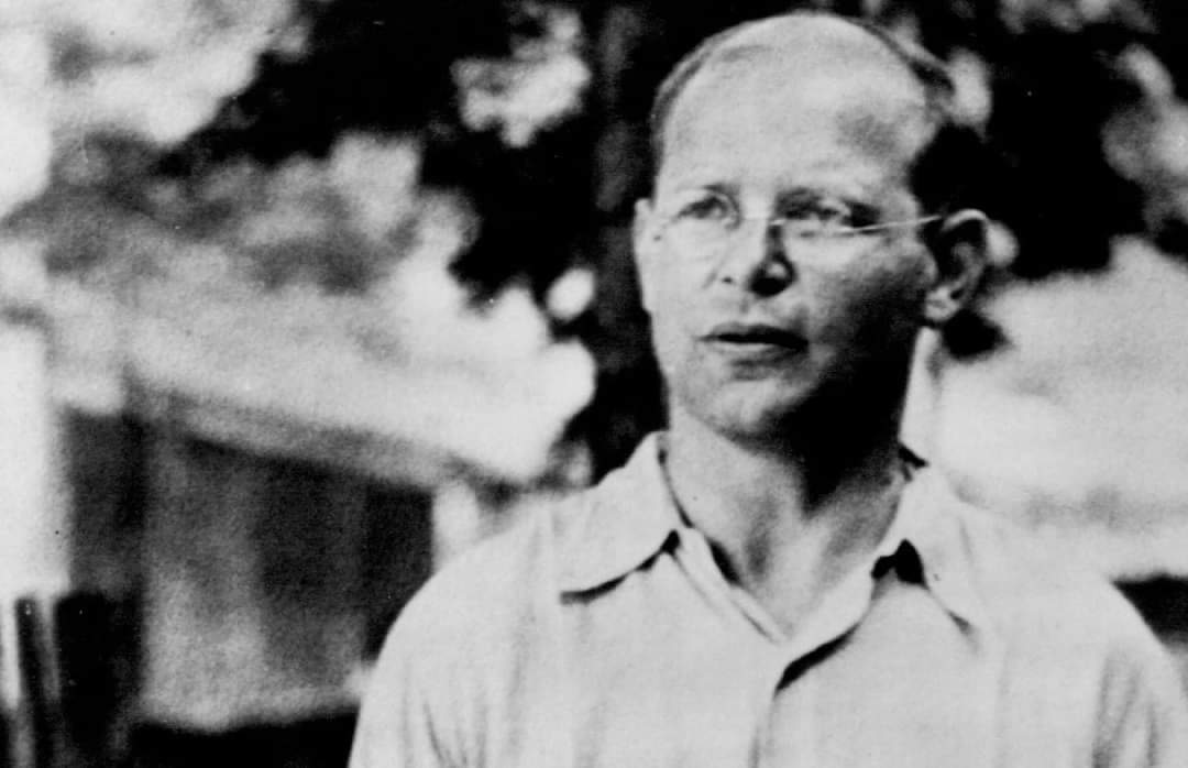 logoes2012's tweet image. “El Dios de los judíos es también el Dios del Nuevo Testamento ... Expulsar a los judíos de Occidente acarrea necesariamente consigo la expulsión de Cristo, porque Jesucristo era judío”. 

-  Dietrich #Bonhoeffer (1906-1945)

estebanlopezgonzalez.com/2011/06/20/die…