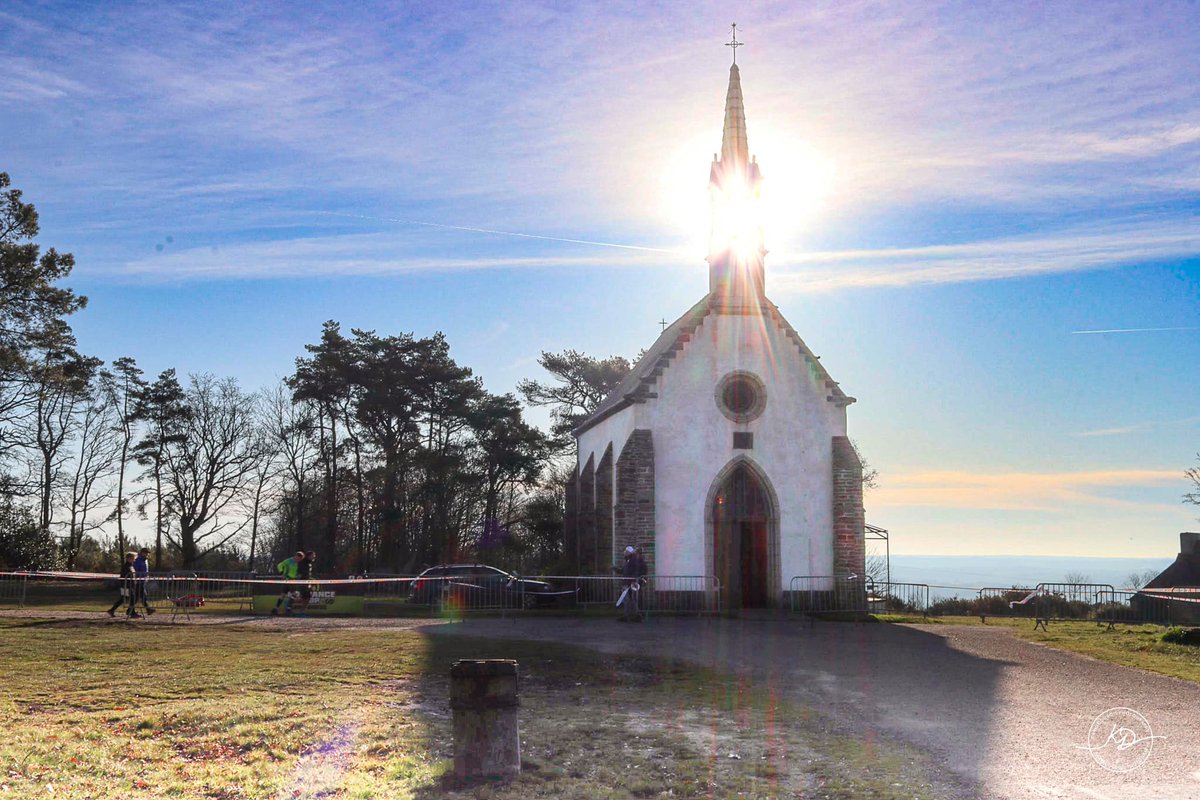 🏃Superbe 1ère édition du Trail de Lorette à #LeQuillio ce 09-04-2023.

‍🌅 Beaux sentiers balisés, ambiance familiale, soleil resplendissant sur ce site inspirant.

Un dépassement en couleurs !
facebook.com/profile.php?id…
#cotesdarmor #centrebretagne #BiscuiteriedeGuerlédan #Loudéac