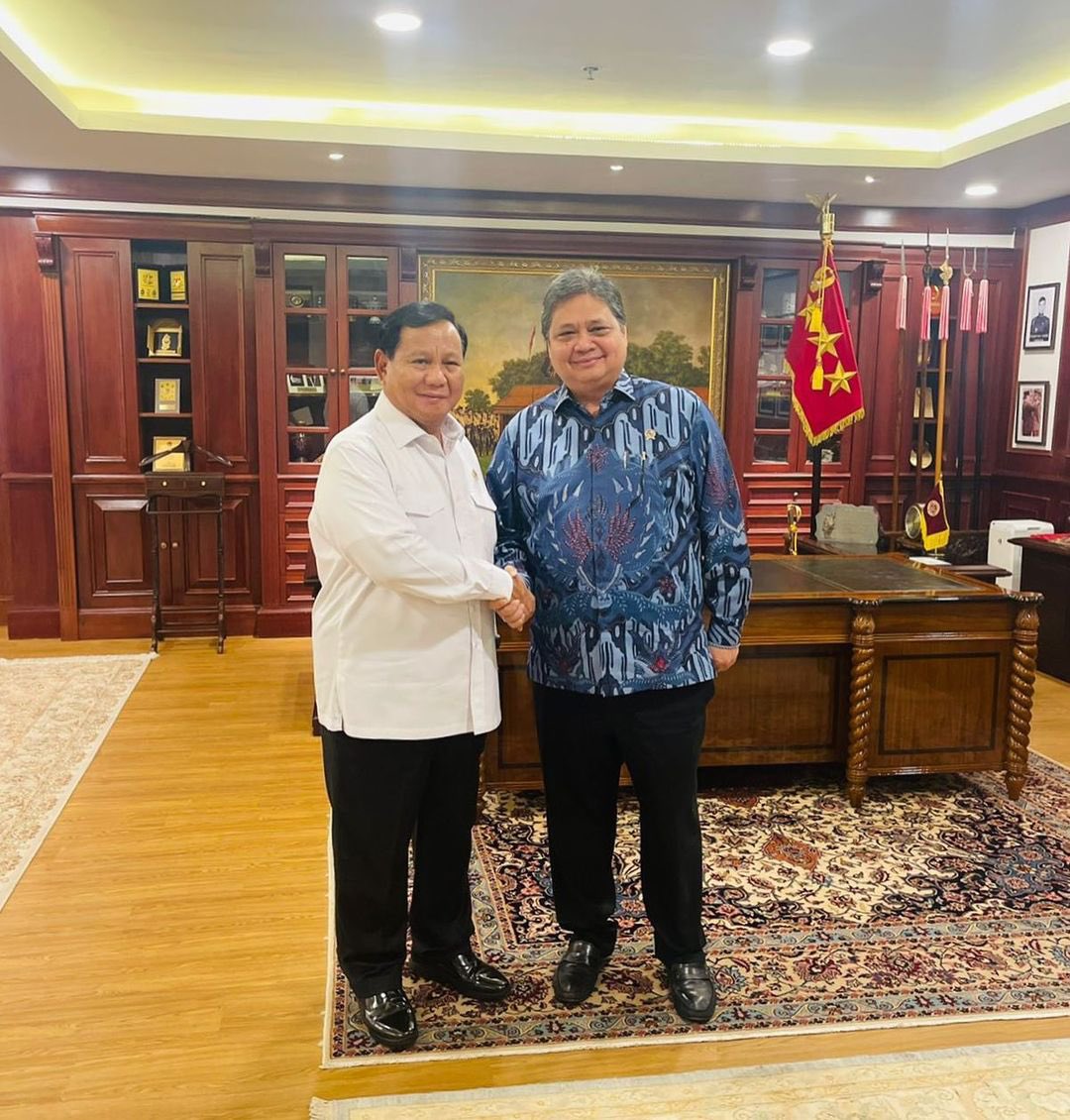 Golkar Indonesia (@golkar_id) on Twitter photo Ketum DPP Partai Golkar yang juga Menko Perekonomian <a href="/airlangga_hrt/">Airlangga Hartarto</a> bersilaturahmi dengan Menteri Pertahanan dan Ketum <a href="/Gerindra/">Partai Gerindra</a> , <a href="/prabowo/">Prabowo Subianto</a> di Kantor Kementerian Pertahanan, Selasa (11/4). Ketum DPP Partai Golkar yang juga Menko Perekonomian <a href="/airlangga_hrt/">Airlangga Hartarto</a> bersilaturahmi dengan Menteri Pertahanan dan Ketum <a href="/Gerindra/">Partai Gerindra</a> , <a href="/prabowo/">Prabowo Subianto</a> di Kantor Kementerian Pertahanan, Selasa (11/4).