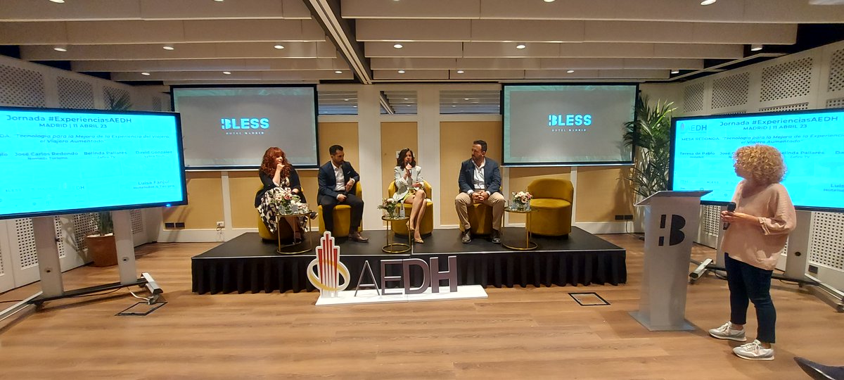 IsidroTenorio's tweet photo. Mesa de el "Viajero Aumentado", moderada por @luisafanjul, en #ExperienciasAEDH #BlessMadrid. Mejorando la experiencia del viajero! https://t.co/1NPYmPrsIo