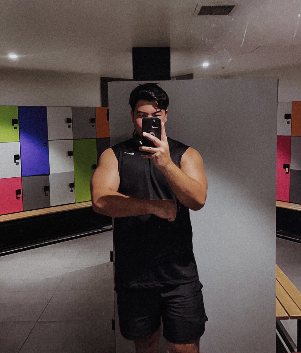 ThatAngMoh's tweet image. Big arms to cuddle the homies to sleep