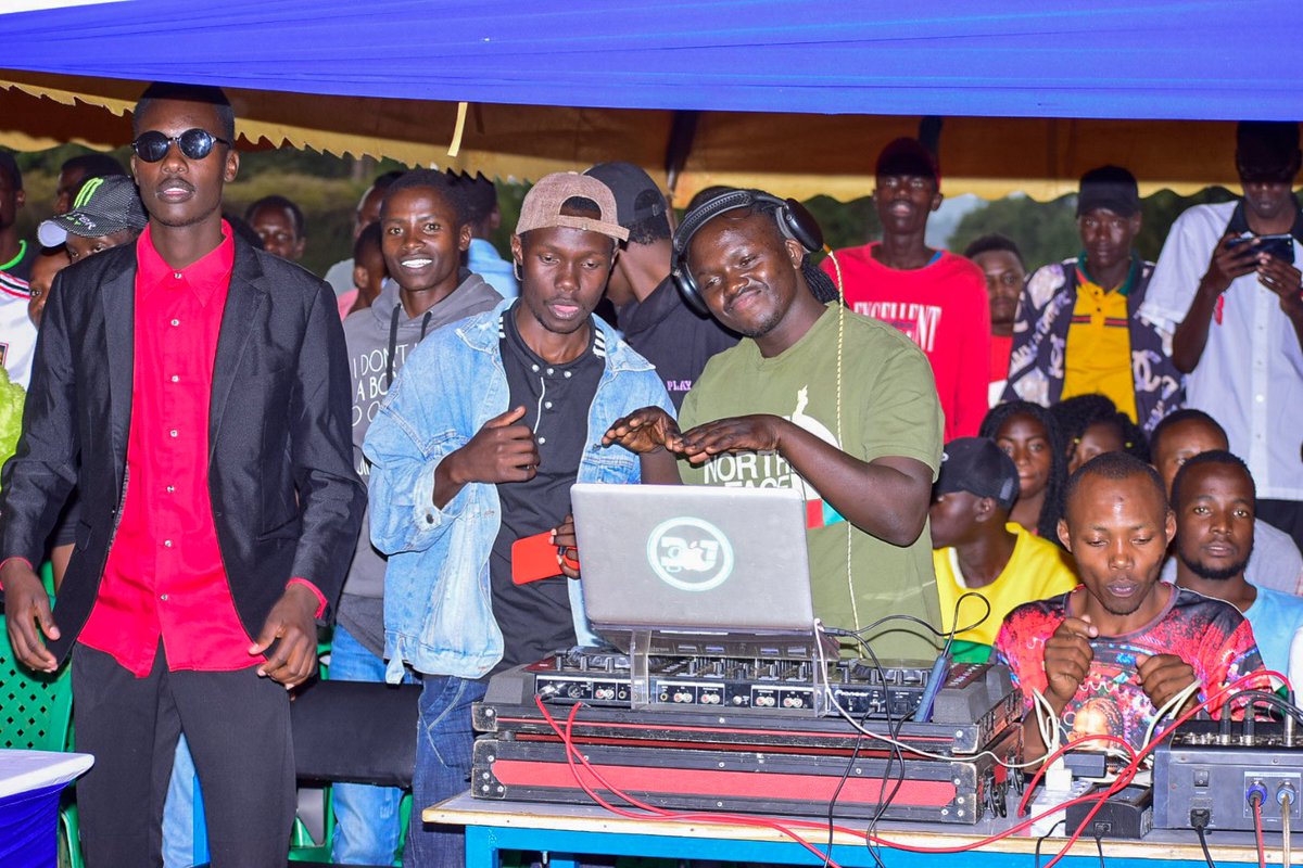 geethedeejay's tweet photo. After kusikia  'Toto' wanaprint pesa by next week😊 https://t.co/4jS9B4CT28