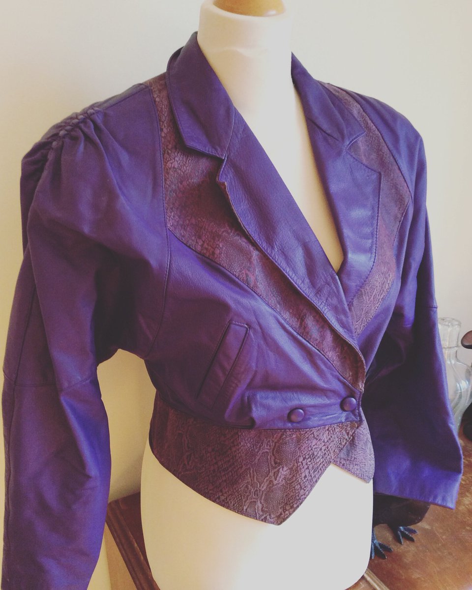 GothicGlass's tweet photo. CA$139.00
Vintage 80s cropped biker bomber jacket #purpleleather #motorcyclejacket #shoulderpads #wham #glam #punkrock #fashiontrends #maximalism #colorfulfashion #fashionista #etsyvintage #etsyclothing #retrojacket #bonnietyler https://t.co/NkJCf2UeSe