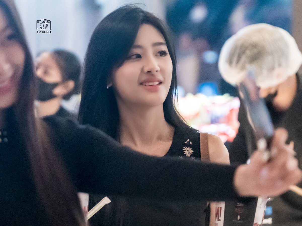 iAmKung48's tweet photo. จีจี้

🗓️ 2023-03-21 📍 Siam Paragon
#GygeeBNK48 #BNK48 #JohnWick4TH https://t.co/YK6LuzM7kW
