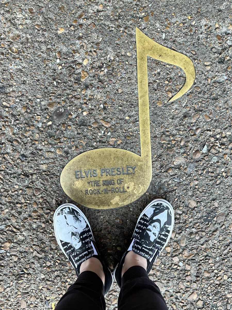 Beale Street time! Really had a great experience walking around on the same streets Elvis and so many other greats walked! The atmosphere is so much fun! 

#Memphis #BealeStreet #ElvisPresley #Elvis #BBKing #JerryLeeLewis