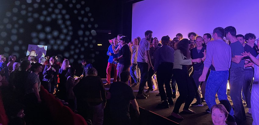 villedebrive's tweet image. 🎬 Clap de fin pour le Festival du Cinéma !  🎞️ « Joyeuse », c’est le terme caractérisant le mieux cette 20e édition 🎈 qui s’est refermée après cinq jours d’intenses projections 📽️ et une belle diversité des films en et hors compétition ❤️ ▶️ brivemag.fr/festival-du-ci…