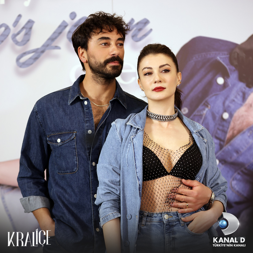 Her halinizle tarzsınız! 💫

#Kraliçe özetsiz yeni bölümüyle yarın 20.00'de #KanalD'de!

<a href="/kralicedizitv/">KRALİÇE</a>