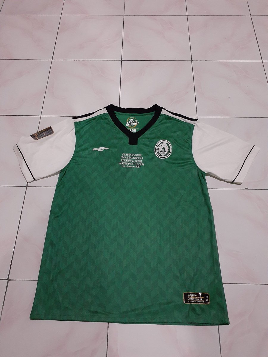 afriantto's tweet photo. Monggo lur syal ro jersey celebration game ukuran L, nggo tambahan away jakarta 🙏
#UGDforPSS @UGDforPSS1976 https://t.co/jjHSKj0bf3