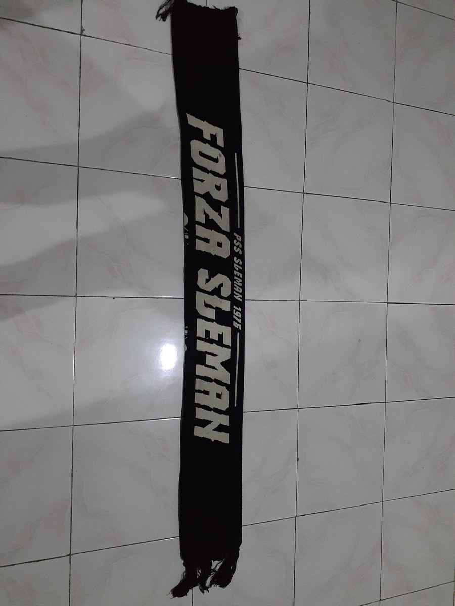 afriantto's tweet photo. Monggo lur syal ro jersey celebration game ukuran L, nggo tambahan away jakarta 🙏
#UGDforPSS @UGDforPSS1976 https://t.co/jjHSKj0bf3