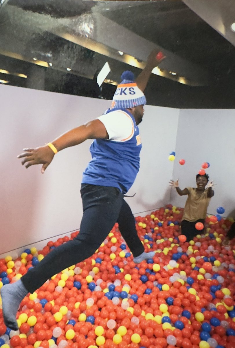 geroldshellbair's tweet photo. Woke up this morning and remembered @nyknicks are in the #NBPlayoffs
#Throwback to @CanonUSA #NYC pop up in #Soho 2018 cc: @voneciacarswell
#NewYorkForever #Shellbair #AirShellbair #NBA https://t.co/SCtmINPY5z