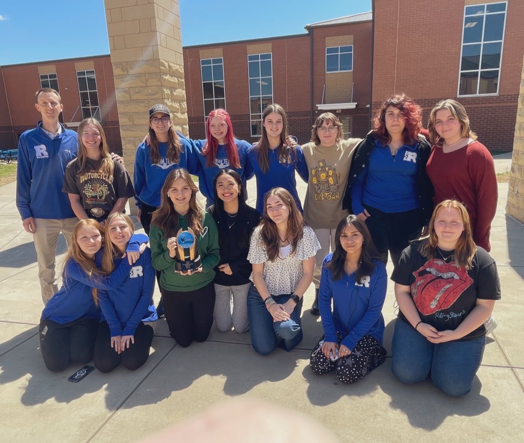 RockvaleSwim's tweet photo. They are all so proud and excited to have their division trophies! #divisionrunnerup #tiedboyschamps #ladiesrunnerup @RockvaleHS_Ath @MTHSSAswim https://t.co/gTAF3npMSh