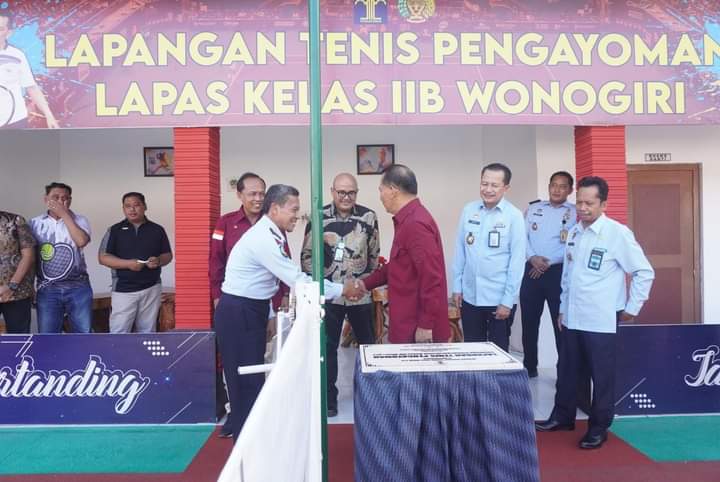 bhpsemarang's tweet photo. Breaking News Resmi Lapangan Tenis Lapas Wonogiri https://t.co/LFdcKknC1Q
@Kemenkumham_RI @bhp_semarang #bhpsemarang #KumhamPasti #Kamipasti #KumhamSemakinPasti #kumham #kemenkumham #kemenkumhamri #kanwilkemenkumhamjateng #tenis #tennis #sport #sports #olahraga #viral #twitter https://t.co/NJsxnxKp1O