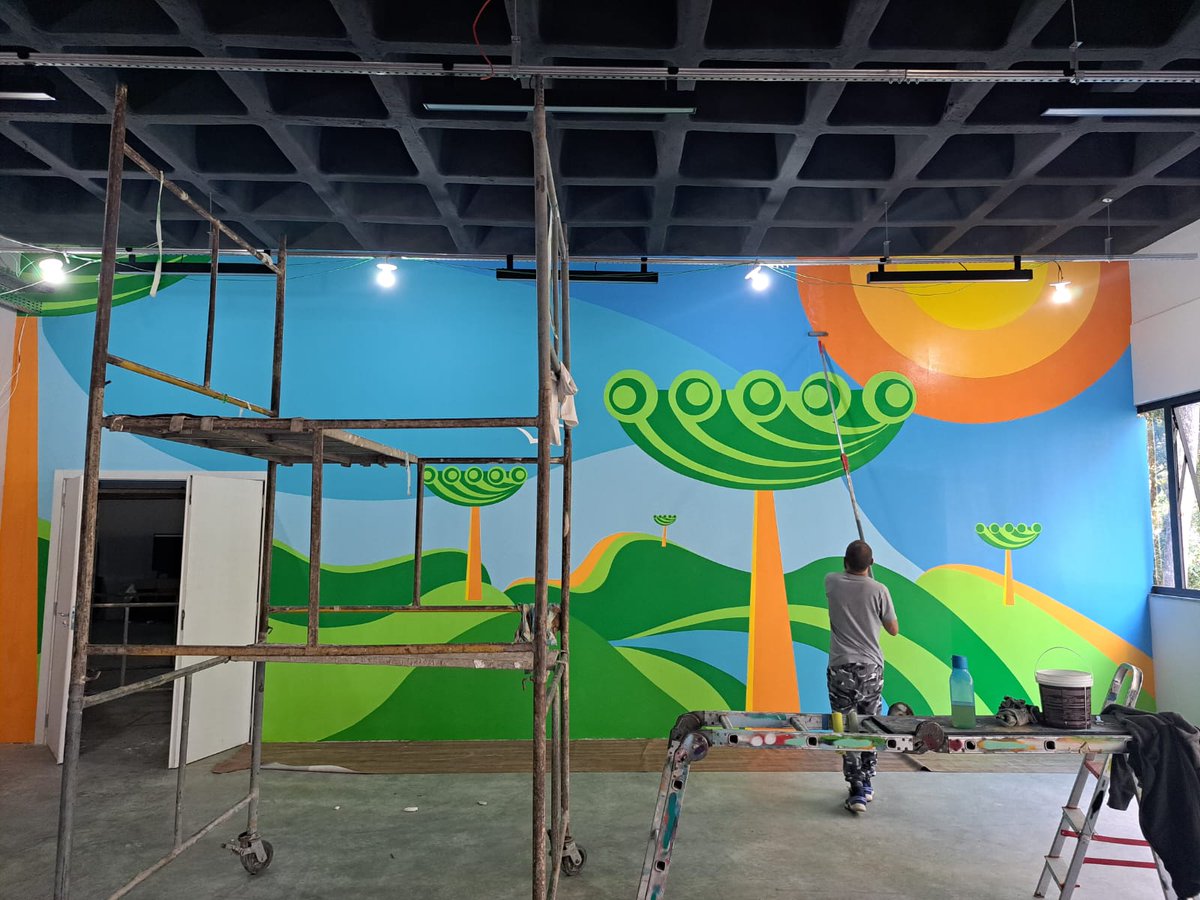 Tom_Veiga's tweet photo. Novo mural pintando, dessa vez em Curitiba, inspirado nos campos de Araucárias :) https://t.co/bfdx6maU9w