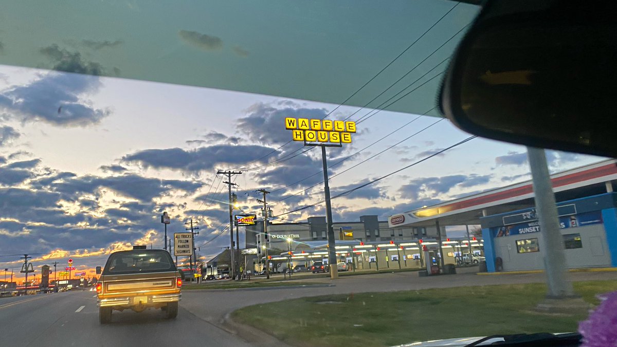 hemily09's tweet photo. Good morning! @jonasbrothers made me think of y’all! @nickjonas @joejonas @kevinjonas @WaffleHouse #jonasbrothers #WaffleHouse https://t.co/wjc8rQ8TdX