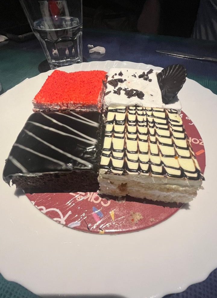 viikas22's tweet photo. Believe me this is one of best pastry I had
So much efforts by owner! Kudos. 
#Cakezone #Mumbai https://t.co/wJsAs3wjfn