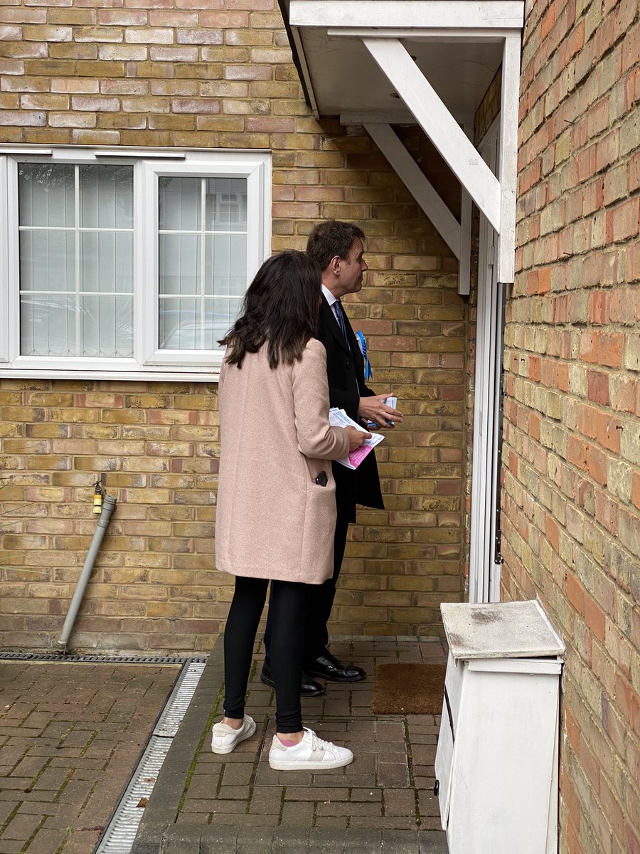 GregHands's tweet image. A terrific team out here in Borehamwood, campaigning for the Hertsmere Council elections on 4th May. 

Big issues are
✅ fighting Mayor Khan’s disastrous ULEZ expansion 
✅ preserving the Green Belt. 
✅ delivering ever-better medical facilities. 

#VoteConservative on 4th May!