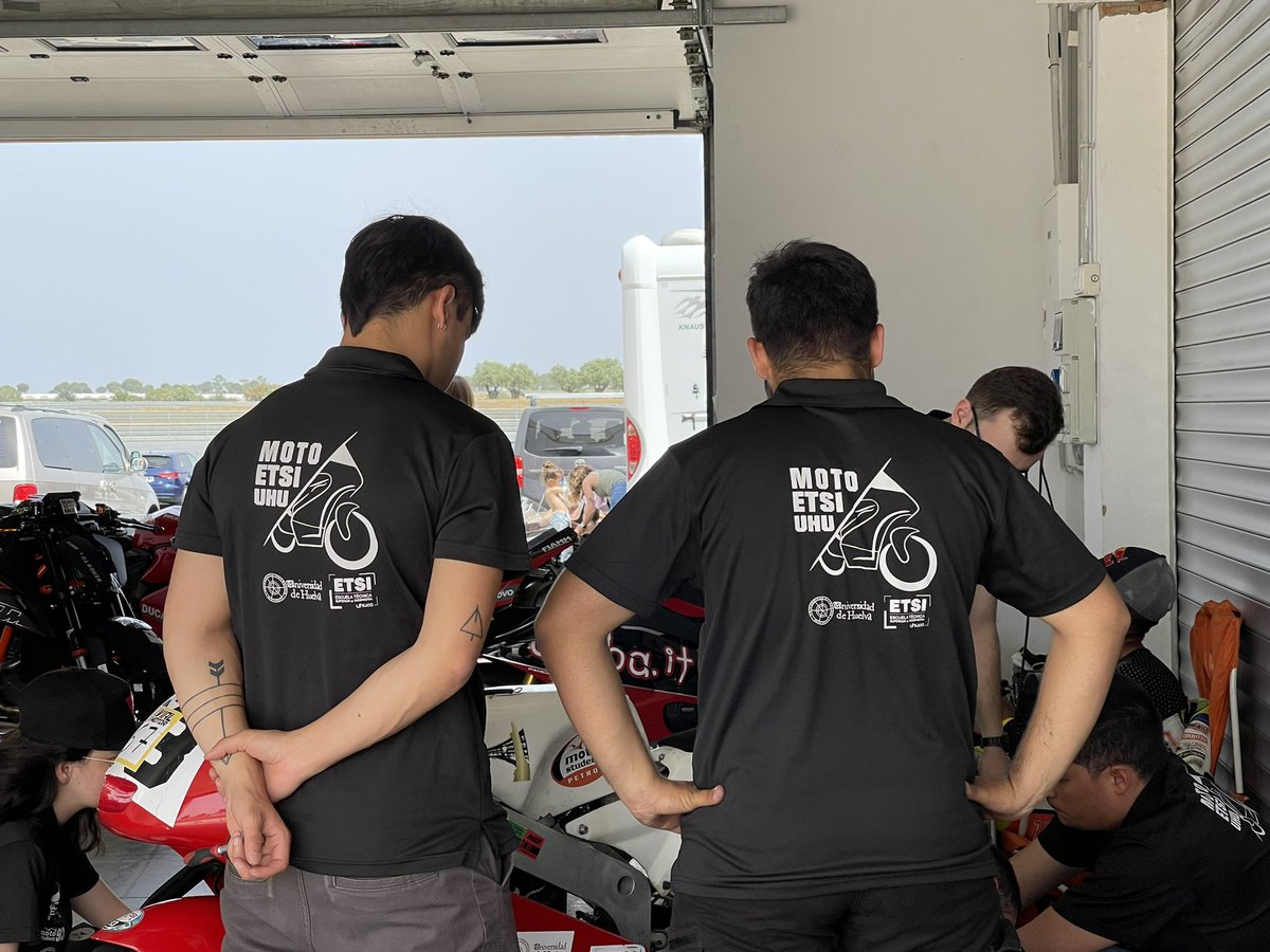 motoETSIUHU's tweet photo. El pasado #domingo #rodamos en el #CircuitoMonteblanco de la mano de nuestro patrocinador @vialmotor! Fue una oportunidad de seguir tomando datos de nuestros prototipos y mejorar para #MotoStudent23! Estamos muy contentos de los resultados y pronto nos veremos en #Motorland! https://t.co/zA6KAC8ylB