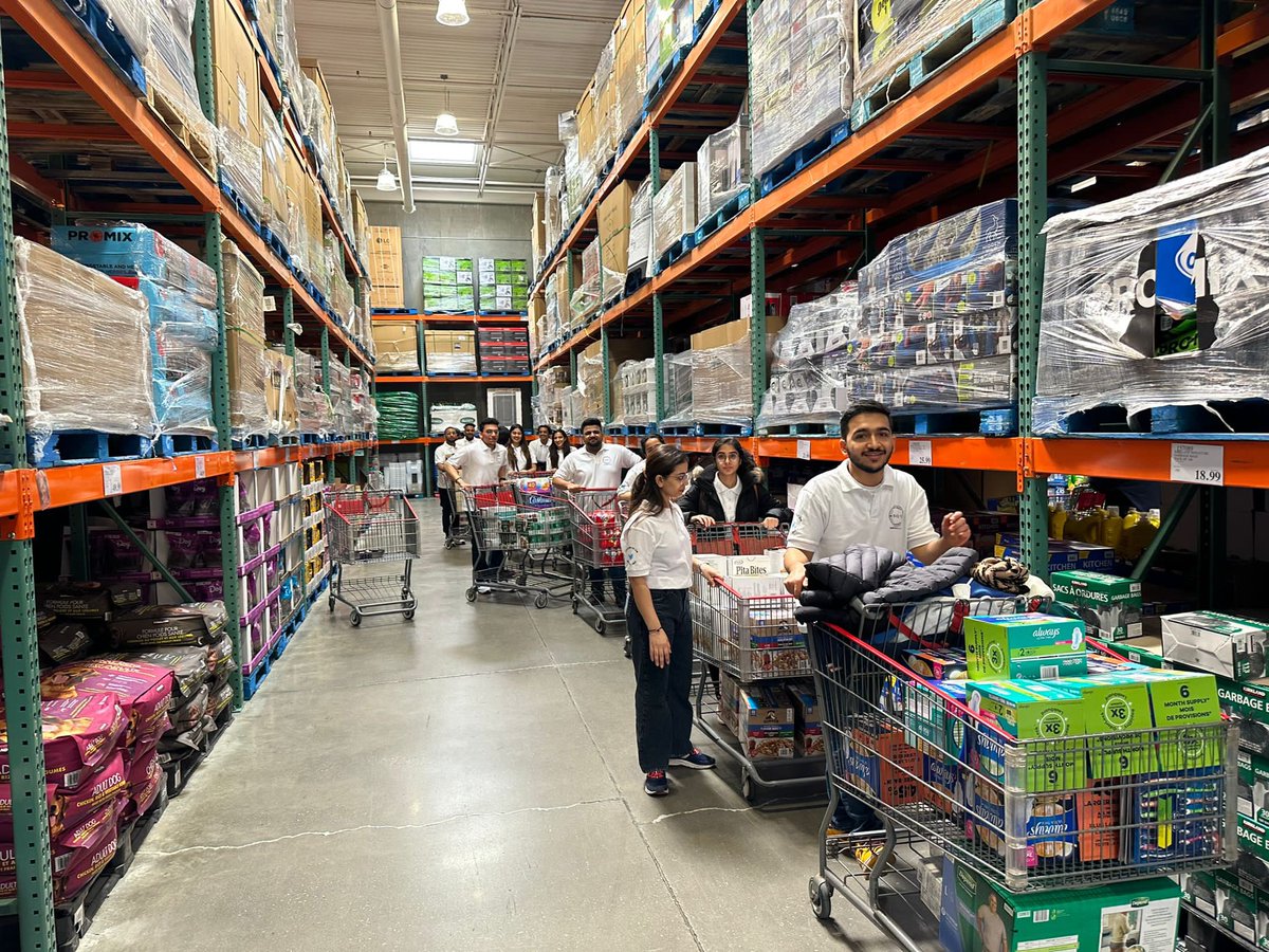 YSGT_ORG's tweet photo. Young Indian volunteers of YSGT studying in Toronto took a day off to donate food supplies and other essentials to charitable organisation, Feed Scarborough on 9 th April, 2023 to promote and value #communityservices in #TorontoCanada  #charity https://t.co/wkKwDOF0kd