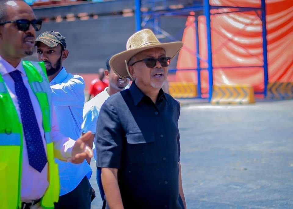VPsomaliland's tweet photo. I visited the port of Berbera, which is managed by @DP_World I had a meeting with the senior management and the chairman of the port authority. I was informed that livestock exports had increased by 10% compared to last year, and the port is currently operating at full capacity. https://t.co/P91c6XARrG