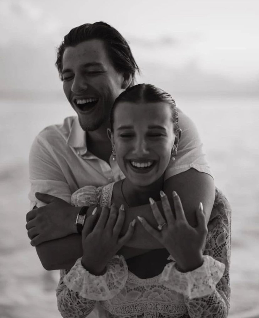 SitoCinema's tweet photo. Millie Bobby Brown esta prometida com 19 años. ¿Y tú qué tienes?
Yo deudas, sin piso, sin expectativas de futuro por la situación, ni pareja 🤣🤣. https://t.co/8PaR1atgyJ