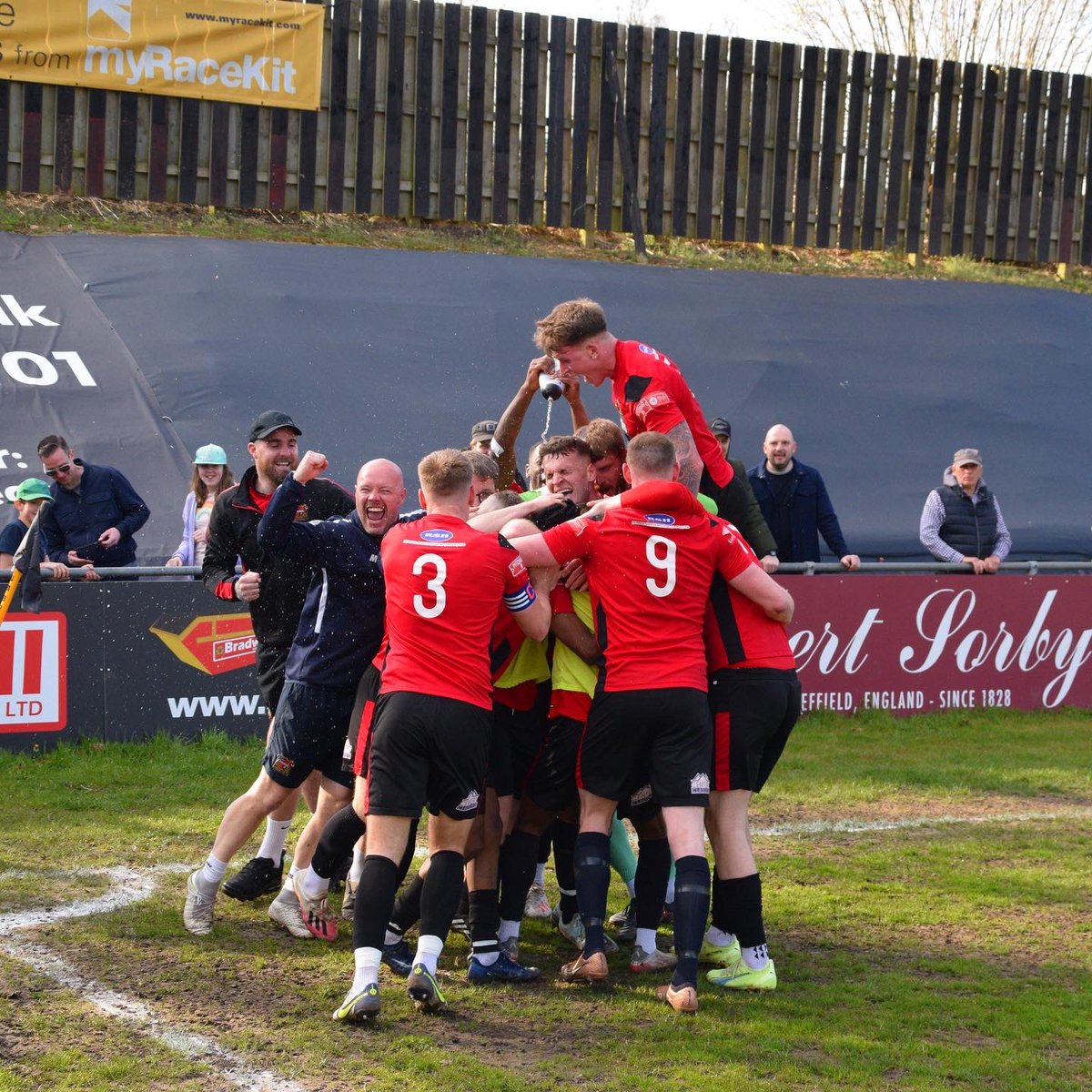 🔴⚫️ What a great couple of days after beating two clubs that are in the play-offs! 

#UpTheClub #TheWorldsFirst