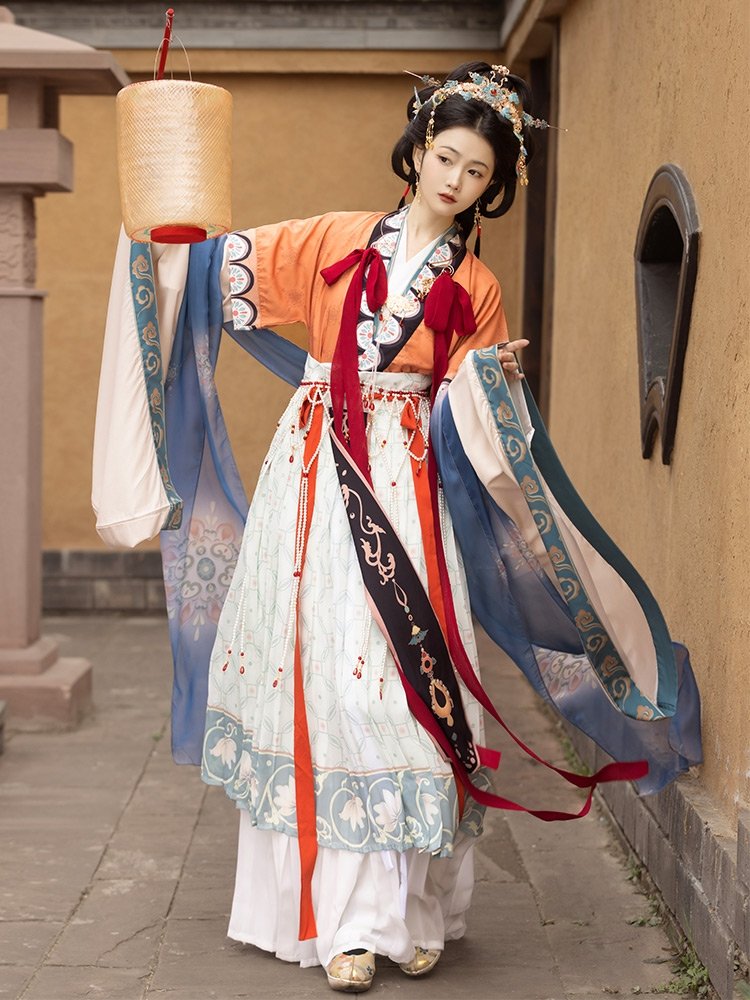 Beautiful_Hanfu's tweet photo. 晋制汉服 
Hanfu of Jin Dynasty style 

#ChineseCostume #中国风 #中華風
#Chinese_style #hanfu_challenge
#汉服 #漢服 #한푸 #hanfu https://t.co/ph4HRosKyX