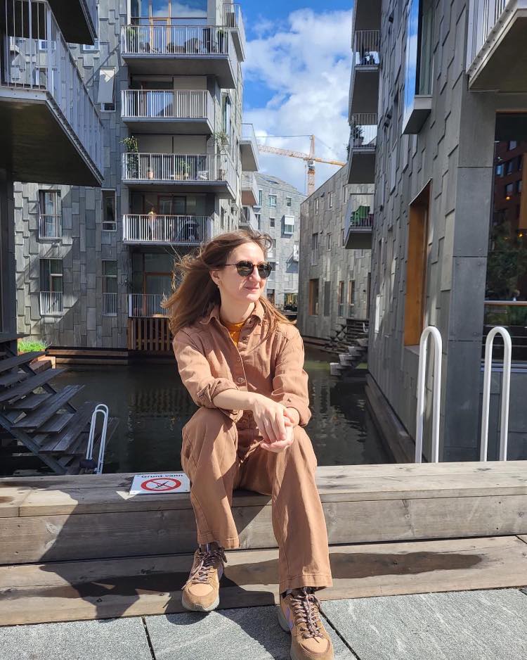 CiTPro3's tweet photo. A timely CitPro Spotlight for our postdoc @anakoncul, who starts her associate professorship at @vidhogskole today. 
Here, Ana will continue to teach, mentor, &amp; do research on universal design &amp; dementia. 
Ana's downtime involves fencing, jam-making, gardening, &amp; gallery hopping. https://t.co/YBVfWVU5Rn