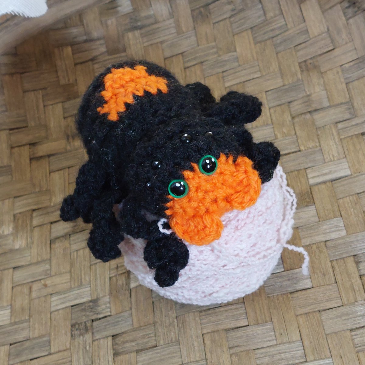 edgethesketch's tweet photo. This cute little guy just hopped onto my Etsy! Come snatch him up! https://t.co/bpRmJ3Eur9