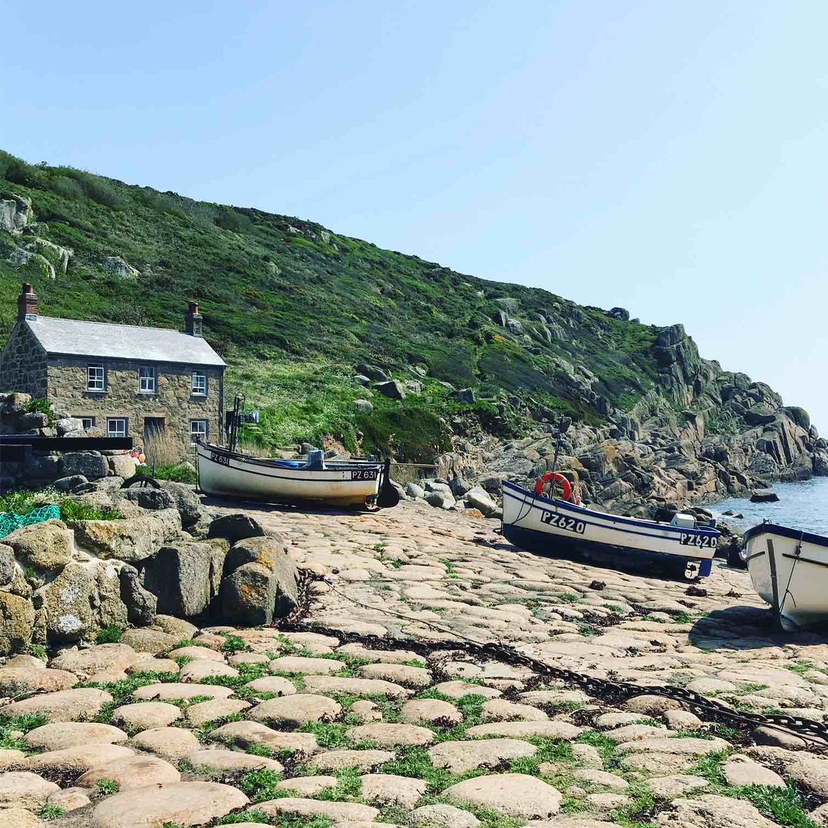 With its many hidden coves, beautiful beaches, spectacular cliff tops, stunning heathland and more, it’s no wonder The Lizard is a popular destination for walkers. Here are just a few of our favourite routes to explore: wearecornwall.com/be-inspired/bl… #Cornwall #TheLizard