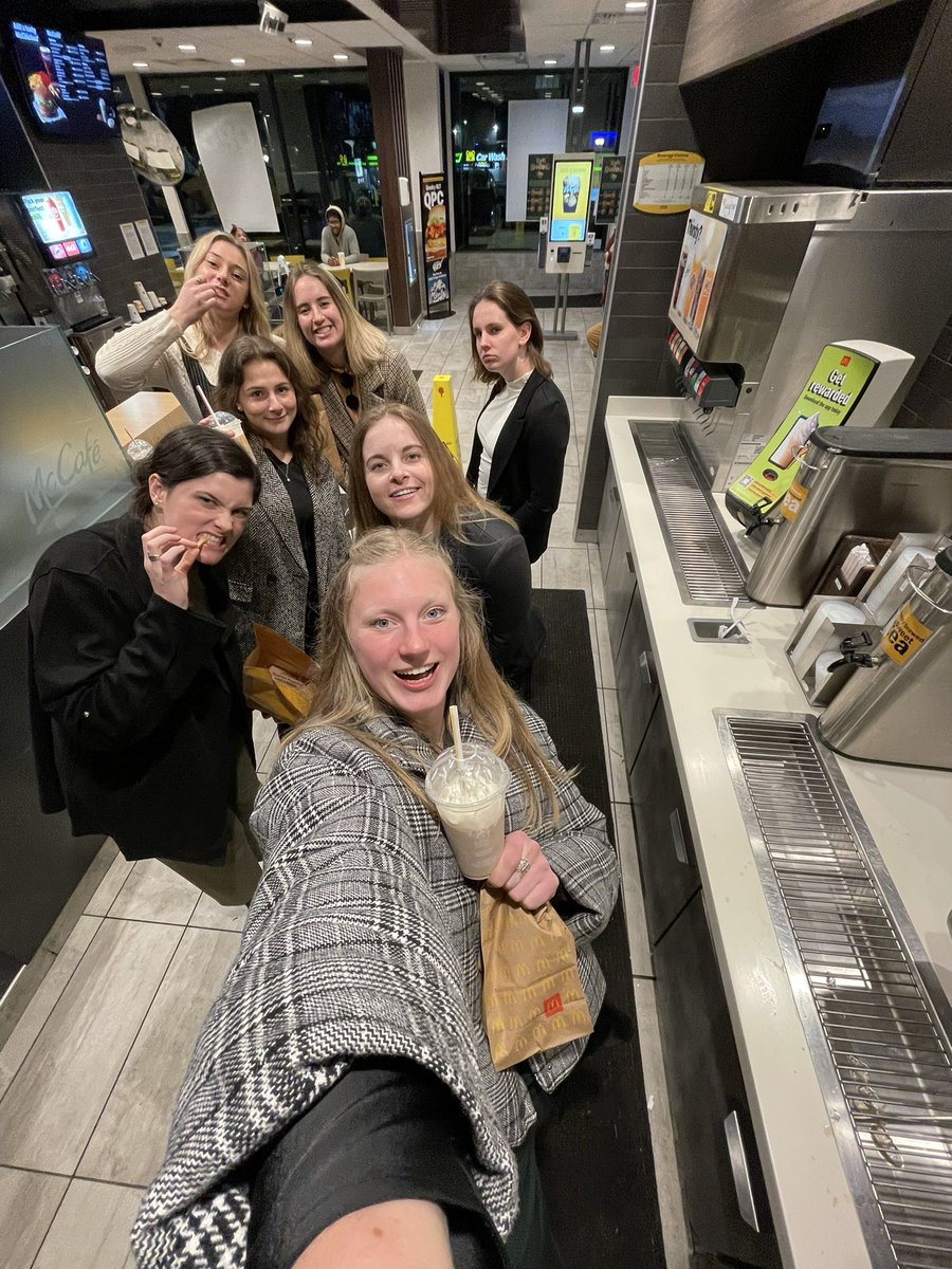 uscga_wbb's tweet photo. D3 Week - #TeammateTuesday!
.
So many laughs, trips for food, .5 selfies, cups of coffee, prime lighting pics, and our favorite people to do all of that with. Grateful for such an amazing group.
.
#gocgabears #legacy #d3week #whyd3 #ncaad3 https://t.co/1HoLTeZGNr