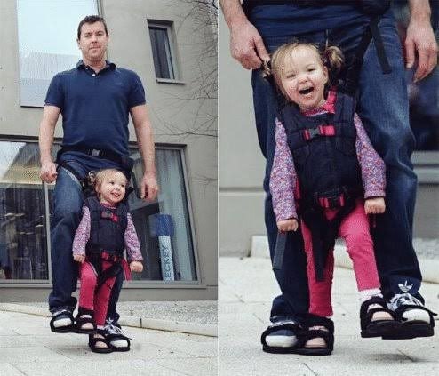 Fazo_tv's tweet photo. Genial ixtiro👏👏👏
Shol bo‘lgan qizi yura olishi uchun ota yangi ixtiro o‘ylab topdi. Qizchaning xursandligiga qarang.
#fazotv #child #qiz #girl #bola #ota #father #sevgi #love https://t.co/MHvI5yf4HP