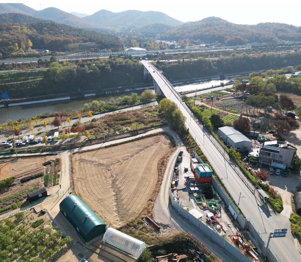 PrimeHorizontal's tweet photo. #Gimpo, South Korea project
#ParaTrack & #MudMotor
471.66 m @ 52.67 m
Ent/Ex ∠: 16/23 ° for HDPE Dia. 700mm Water pipeline
Used ParaTrack to survey the drilled hole up to 360m. Tripped in to a new designed drill path to completion.
#HDD #Innovation & #experience https://t.co/F4QyuMlO0s