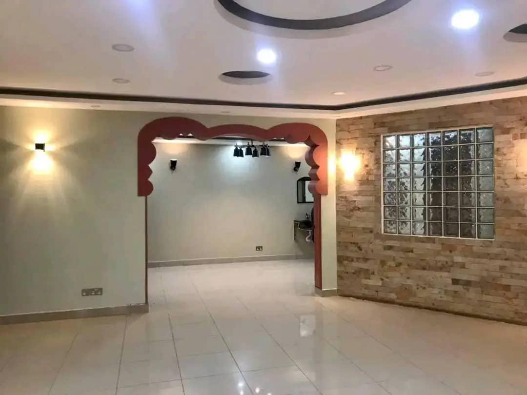 shukranproperty's tweet photo. 🔥QUICK SALE 🔥
📌COUNTRY HOME 4 SALE AT #480M ( last price)
📌LOCATED IN KAKIRI, GOBERO. #7bedrooms,#6bathrooms ,#7self contained boy's quarters.. two(2) garages, with green compound, poutry houses, #banana plantation
📌Seated on ONE #1Acre and #20decimals with private MAILO https://t.co/y6aRbpg7WD