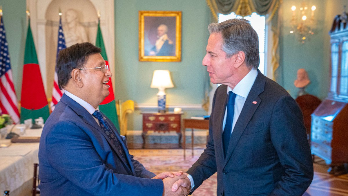 SecBlinken's tweet image. I met with @BDMOFA’s Foreign Minister Momen and expressed appreciation to Bangladesh for hosting Rohingya refugees. I underscored that free and fair elections and respect for human rights, media, and civil society are critical as we seek to deepen U.S.-Bangladeshi ties.