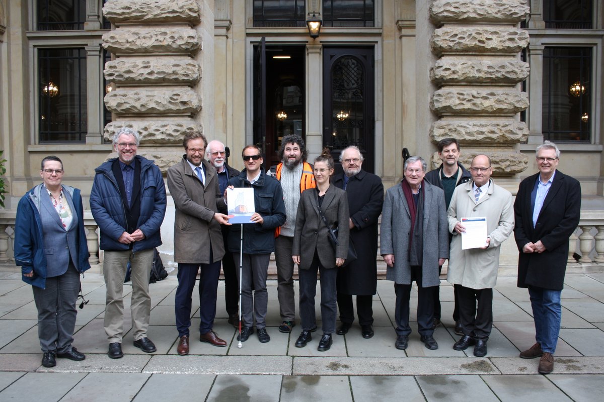 #BetterTogether: Hamburg soll zu einer inklusiveren Stadtgesellschaft zusammenwachsen. Dazu haben heute die BVM und das "Bündnis #Mobilitätswende - nur mit uns!" eine inklusive Willenserklärung unterschrieben. Im gemeinsamen Dialog sollen Lösungen diskutiert &amp; erprobt werden.🤝