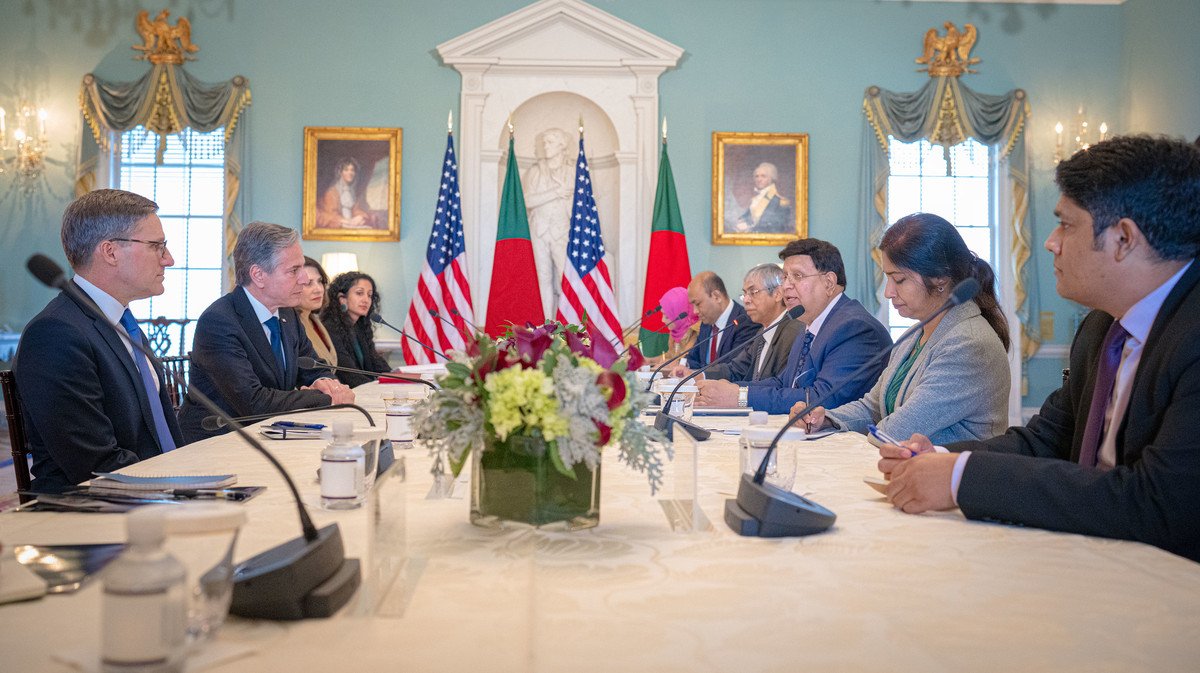 SecBlinken's tweet image. I met with @BDMOFA’s Foreign Minister Momen and expressed appreciation to Bangladesh for hosting Rohingya refugees. I underscored that free and fair elections and respect for human rights, media, and civil society are critical as we seek to deepen U.S.-Bangladeshi ties.