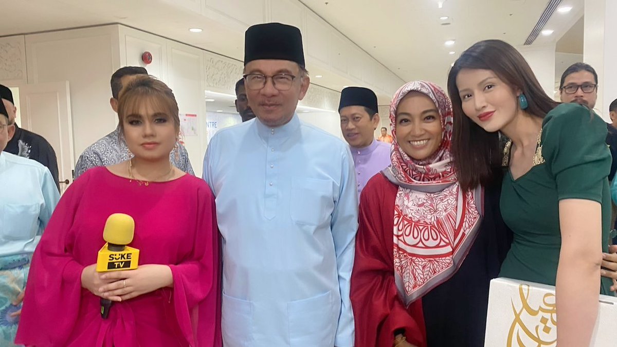 With our Malaysia Prime Minister 💕💕💕💕

<a href="/hailihabibti/">🍑</a>
@therealfafau