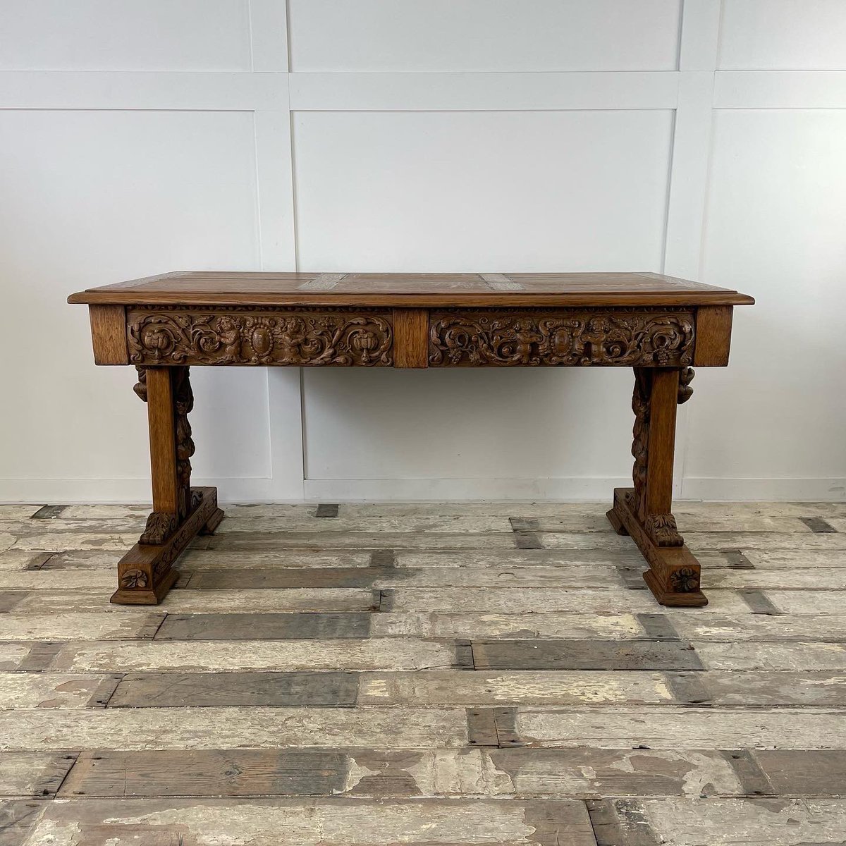 This lovely 19th C. Carved Oak Hall Table is just one of fresh stock pieces added to our website today.
theoldyard.co.uk #decorativeantiques #decorativefurniture #interiordesign #interiorstyling #countryhouseantiques