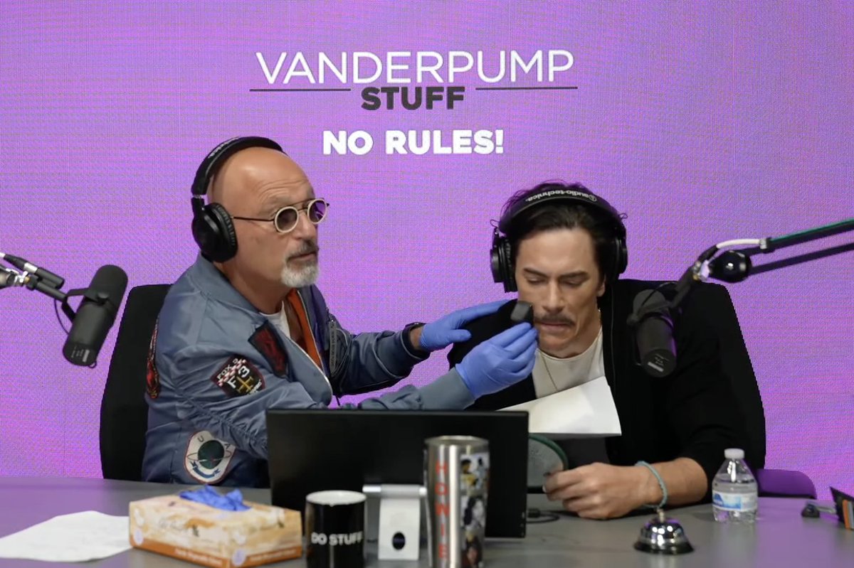 Gibson Johns on Twitter "Howie Mandel is now shaving Sandoval's