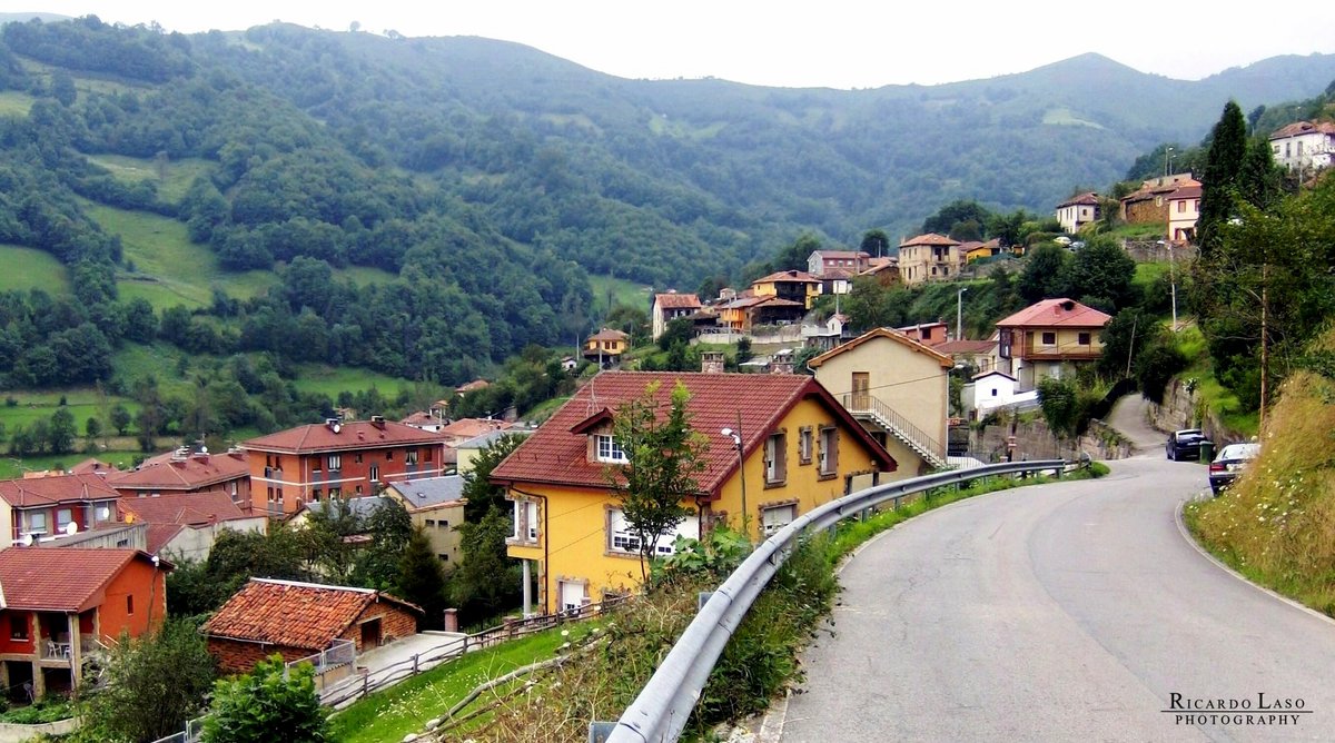 Ricardo_Laso's tweet image. URBIÉS, #TURÓN #MIERES #ASTURIAS
Urbiés es una localidad del concejo de Mieres y perteneciente a la parroquia de #Urbiés. Está situada a una altitud de 580 metros. Dista a 12.30 kilómetros de la capital municipal Mieres.
RicardoLaso-photography.blogspot.com